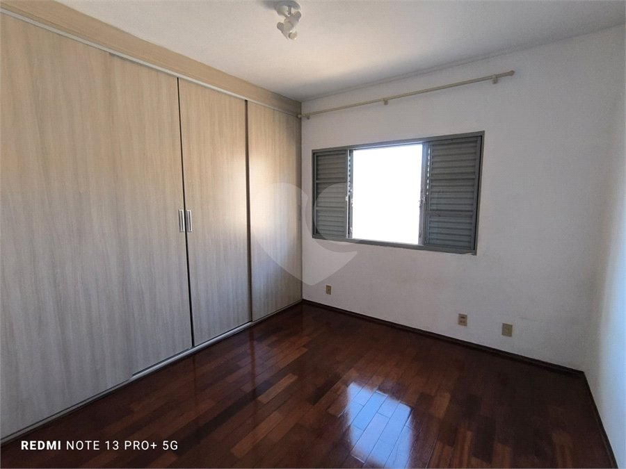 Casa á venda na Avenida Pau Brasil.