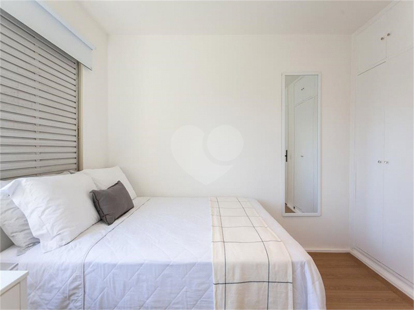 Apartamento à venda com 4 quartos, sendo 1 suíte, em Vila Olímpia, São Paulo, SP