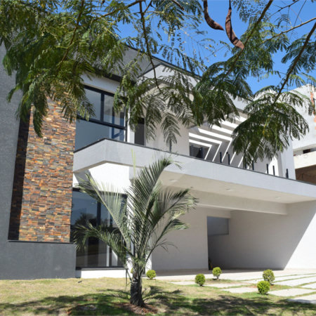 Casa à venda com 4 suítes no condomínio Figueira Garden, Atibaia - SP