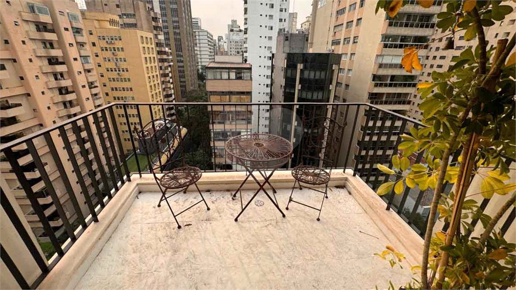 Apartamento à venda com 3 quartos, sendo 1 suíte, em Cerqueira César, São Paulo, SP