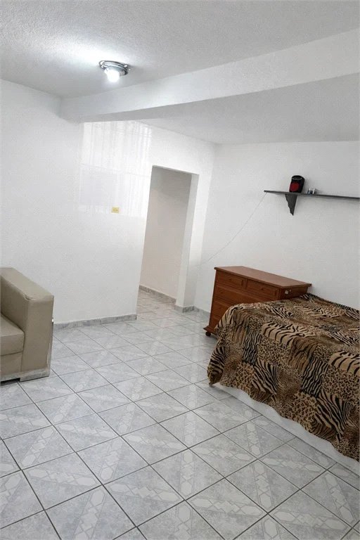 Casa à venda com 3 quartos, sendo 1 suíte,  em Jardim Campo Limpo, São Paulo, SP