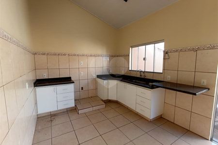 Casa à venda com 3 quartos, sendo 2 suítes,  no Centro, Itapetininga, SP