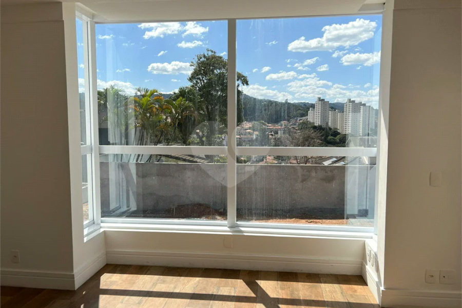 Casa à venda com 4 quartos, sendo 2 suítes, no condomínio Residencial Floresta, São Paulo - SP