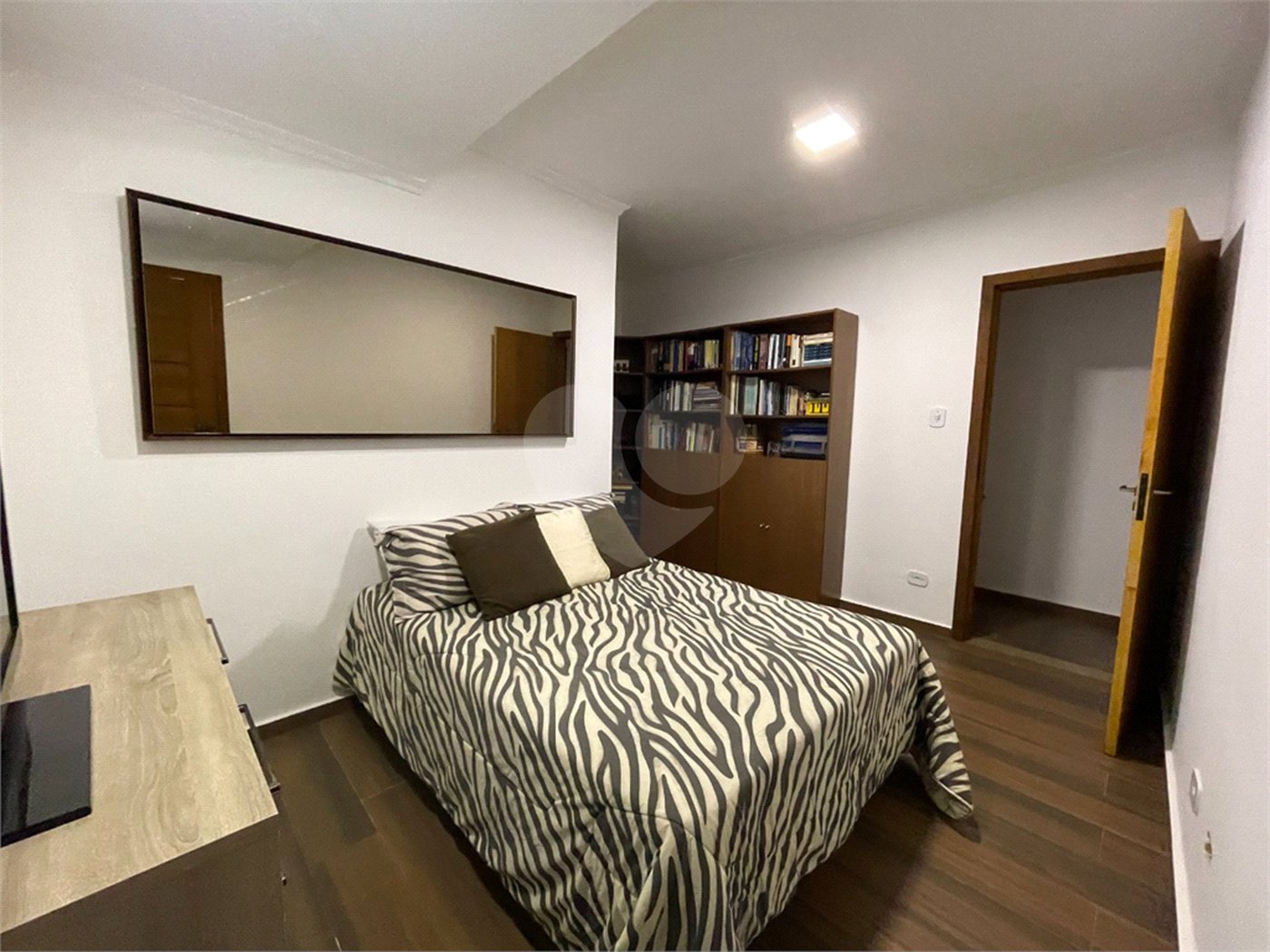 Sobrado à venda com 5 quartos, sendo 1 suíte, em Alto da Boa Vista, São Paulo, SP
