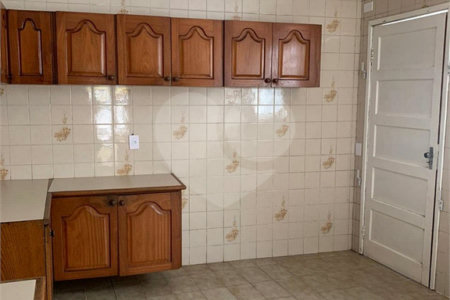 Sobrado à venda com 3 quartos em Vila Progredior, São Paulo, SP