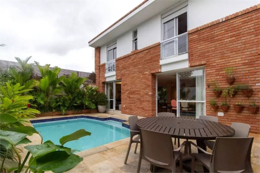 Casa à venda ou para alugar com 4 suítes no condomínio Araucárias, São Paulo - SP