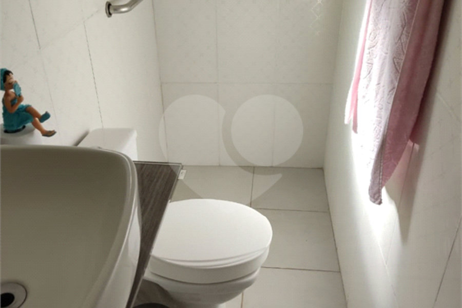 Casa à venda com 3 quartos, sendo 2 suítes, no condomínio Residencial Jardim Lago da Cantareira, Mairiporã - SP