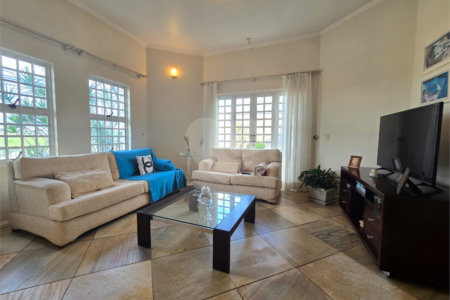 Casa à venda com 4 quartos, sendo 2 suítes,  em Vila Nastri, Itapetininga, SP