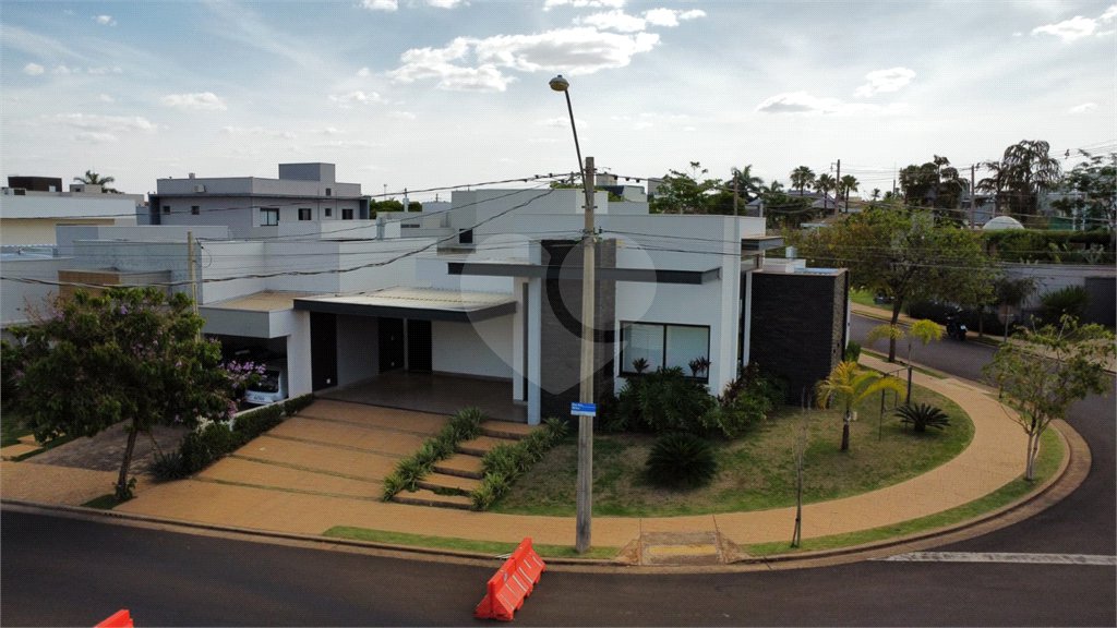 Casa à venda com 3 suítes em Residencial Village Damha III, Araraquara, SP
