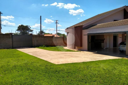 Sobrado à venda com 4 quartos, sendo 1 suíte,  em Vila Asem, Itapetininga, SP