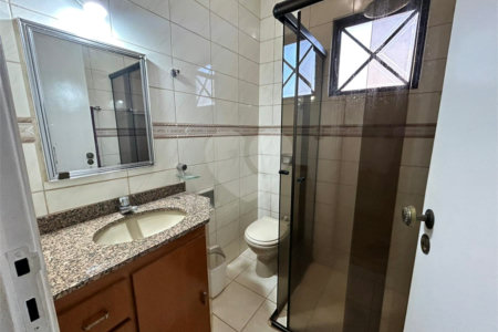 Sobrado à venda com 3 quartos, sendo 1 suíte,  em Parque dos Bandeirantes, Ribeirão Preto, SP