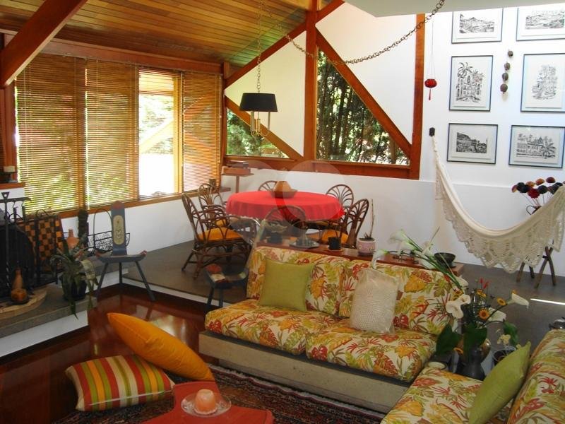 Sobrado à venda com 4 quartos, sendo 2 suítes, em Tremembé, São Paulo, SP