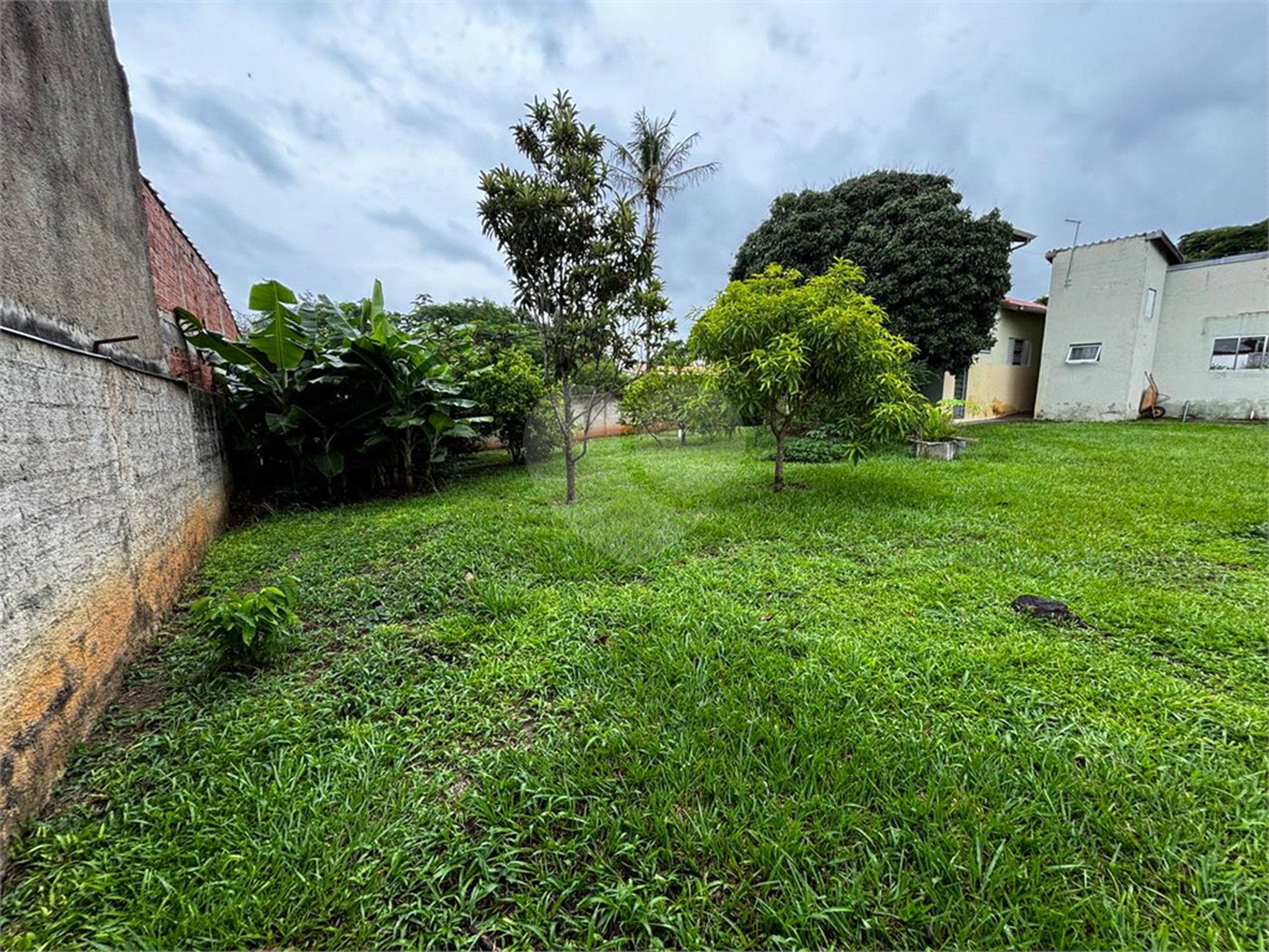 Casa à venda com 4 quartos, sendo 2 suítes, no condomínio Zuleika Jabour, Salto - SP