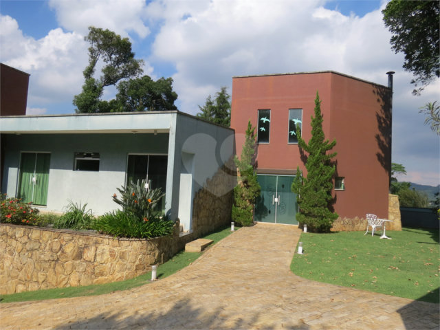 Casa à venda com 3 quartos, sendo 1 suíte,  no condomínio Alpes da Cantareira, Mairiporã - SP
