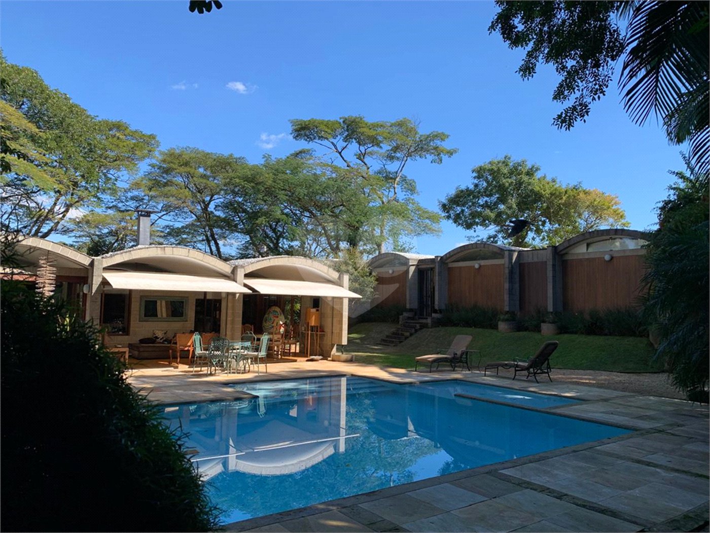 Casa à venda com 5 quartos, sendo 3 suítes, em Morumbi, São Paulo, SP