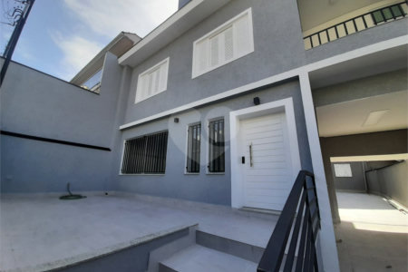 Sobrado à venda com 4 quartos, sendo 3 suítes, em Vila Paulicéia, São Paulo, SP