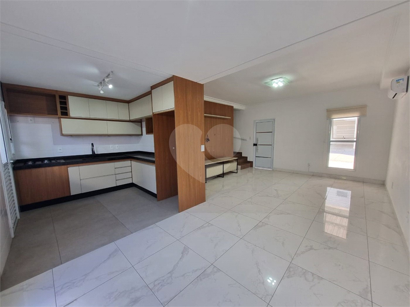 Casa à venda com 3 quartos, sendo 1 suíte, no condomínio Residencial Américo Figueiredo, Sorocaba - SP