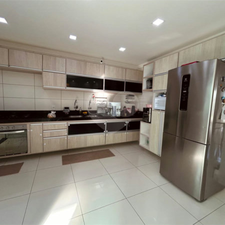 Duplex à venda com 1 quarto, sendo 3 suítes, em Taperapuan, Porto Seguro, BA