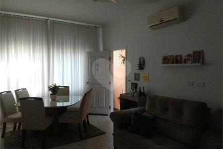 Casa à venda com 3 quartos, sendo 1 suíte, em Jardim Peri, São Paulo, SP
