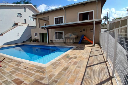 Casa à venda com 5 quartos, sendo 3 suítes, em Vila Santista, Atibaia, SP