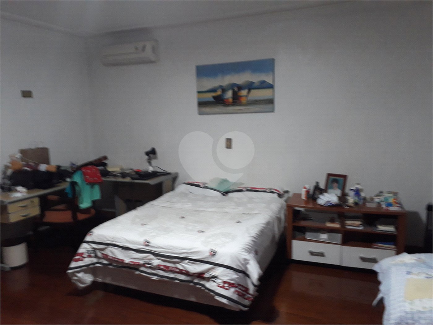 Mansão em condomínio, com 6 suites, e vagas para 15 autos....