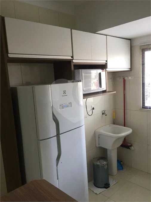 VENDE-SE STUDIO MOBILIADO CENTRO DE SÃO CARLOS.