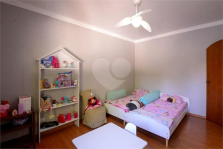 Casa com 4 Dormitórios sendo 1 suíte, com 3 Vagas