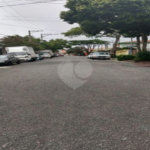 Lindo Sobrado em rua tranquila.