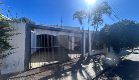 Casa à venda com 3 quartos, sendo 1 suíte,  em Jardim São João Batista, São Carlos, SP