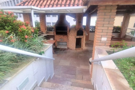 Apartamento porteira fechada com vista para o mar e lazer completo em Pitangueiras – Guarujá