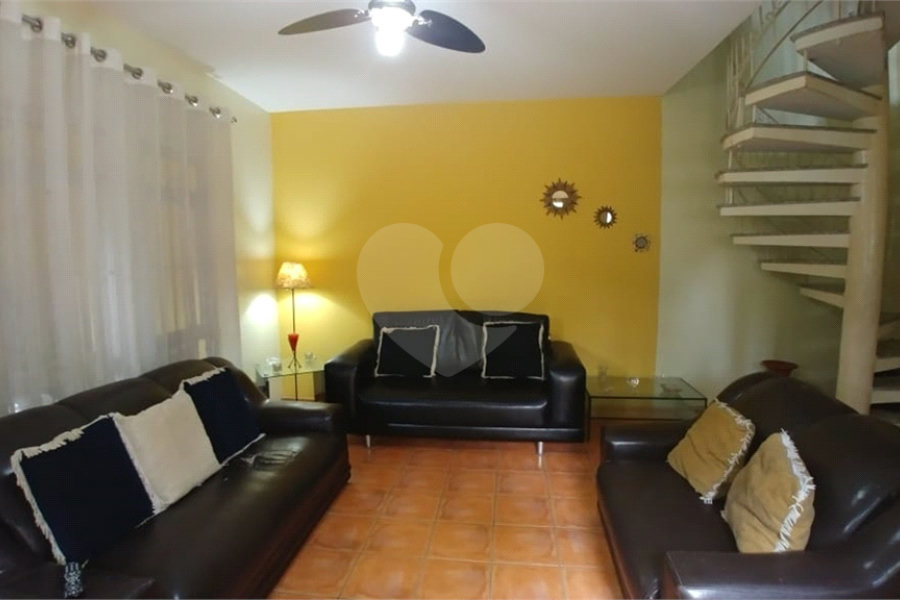 Sobrado à venda com 3 quartos, sendo 1 suíte,  em Tremembé, São Paulo, SP