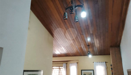 Casa à venda com 4 quartos, sendo 1 suíte,  no condomínio Quinta da Cachoeira, Embu das Artes - SP
