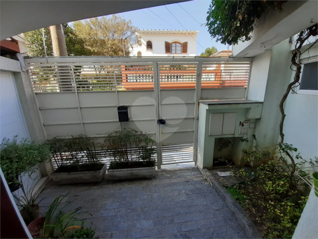 Sobrado à venda com 3 quartos, sendo 1 suíte,  em Indianópolis, São Paulo, SP