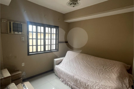 Casa à venda com 5 quartos, sendo 3 suítes, no condomínio Recanto das Palmeiras, Rio de Janeiro - RJ