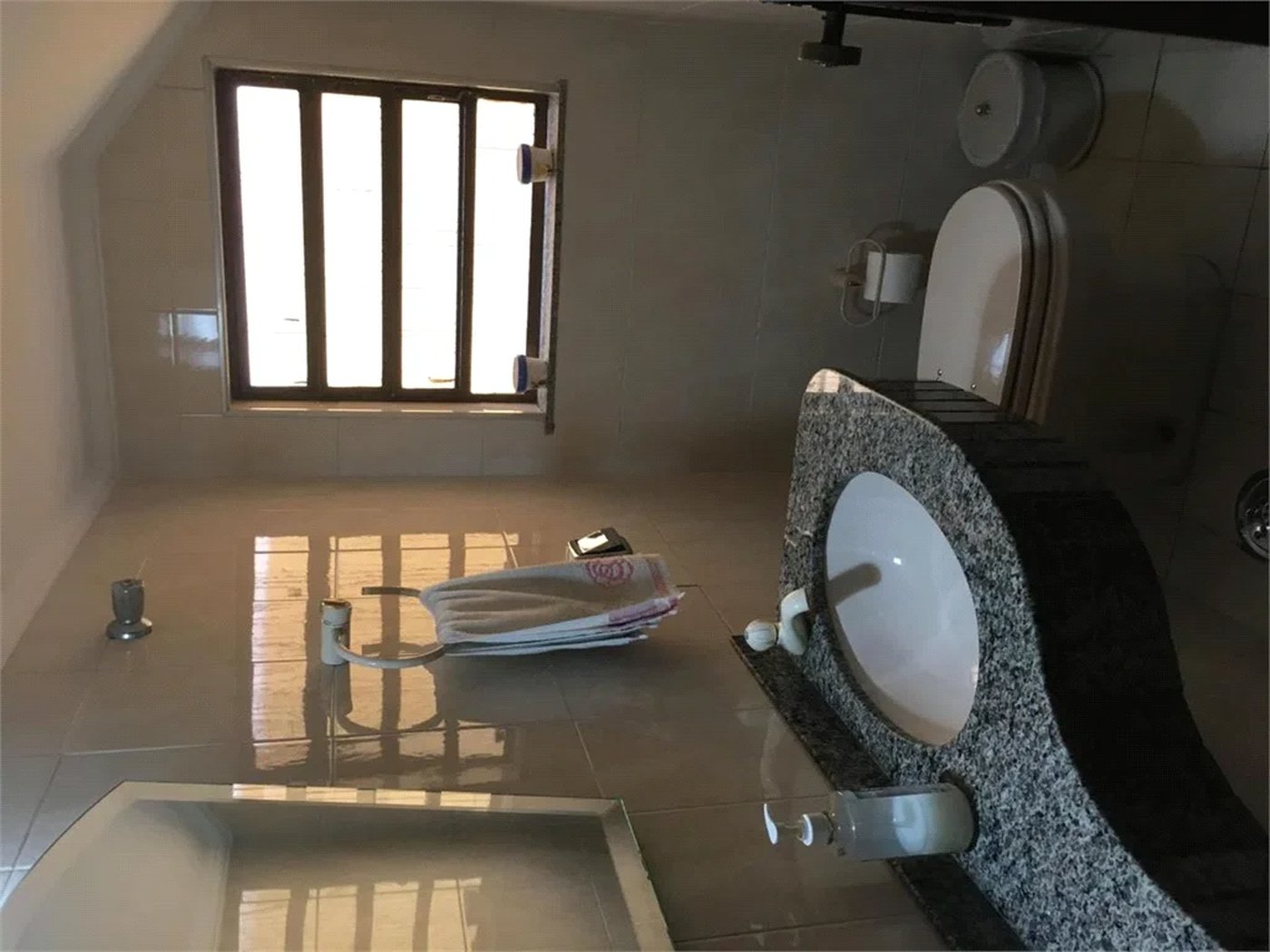 Casa à venda com 4 quartos, sendo 2 suítes, em Vila Suzana, São Paulo, SP