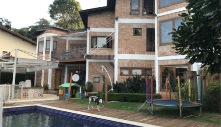 Casa à venda com 4 quartos, sendo 3 suítes,  no condomínio Alpes da Cantareira, Mairiporã - SP