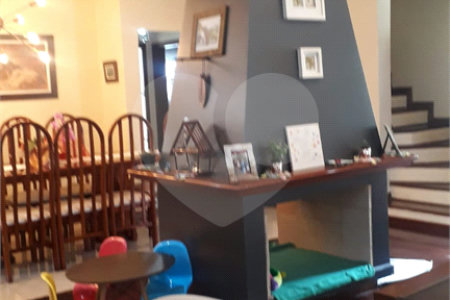 Casa à venda com 5 quartos, sendo 3 suítes,  em Vila Oliveira, Mogi das Cruzes, SP