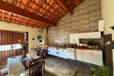 Casa à venda com 3 quartos, sendo 1 suíte, em Jardim Imperador, Salto, SP