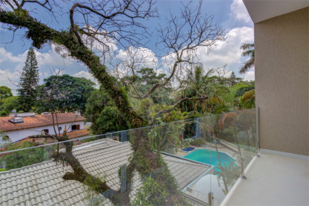 Sobrado à venda com 6 quartos, sendo 5 suítes,  em Interlagos, São Paulo, SP