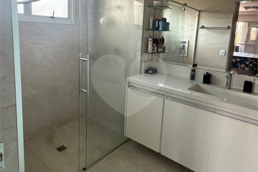 Casa à venda com 4 quartos, sendo 3 suítes,  no condomínio The House, São Paulo - SP