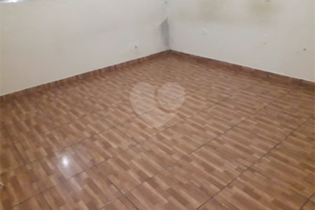Casa Térrea à venda com 4 quartos, sendo 1 suíte, em Vila Constança, São Paulo, SP