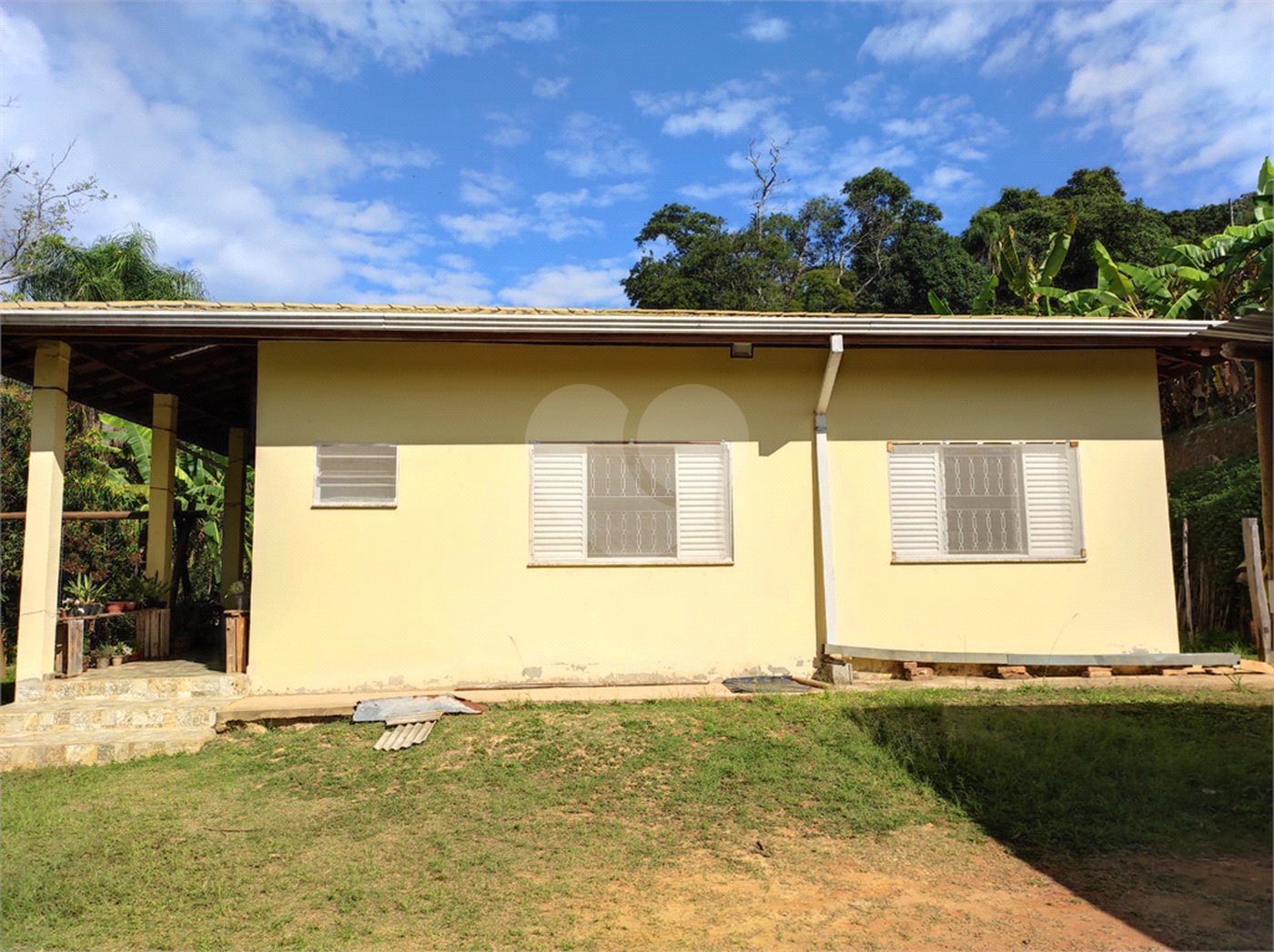 Chácara à venda com 3 quartos, sendo 2 suítes,  em Parque Varanguera, São Roque, SP