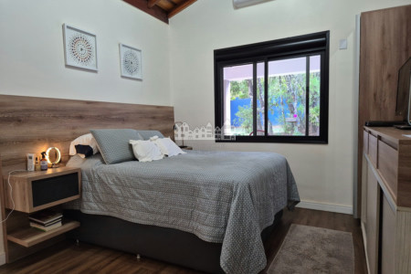 Casa Pé na Água em Atibaia com Acesso à Represa e Mais de 3.000 m² de Natureza