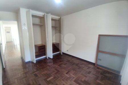 Sobrado à venda com 4 quartos, sendo 2 suítes, em Chácara Monte Alegre, São Paulo, SP