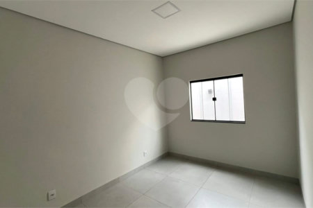 Casa Térrea à venda com 3 quartos, sendo 1 suíte, em Jardim Califórnia, Cuiabá, MT