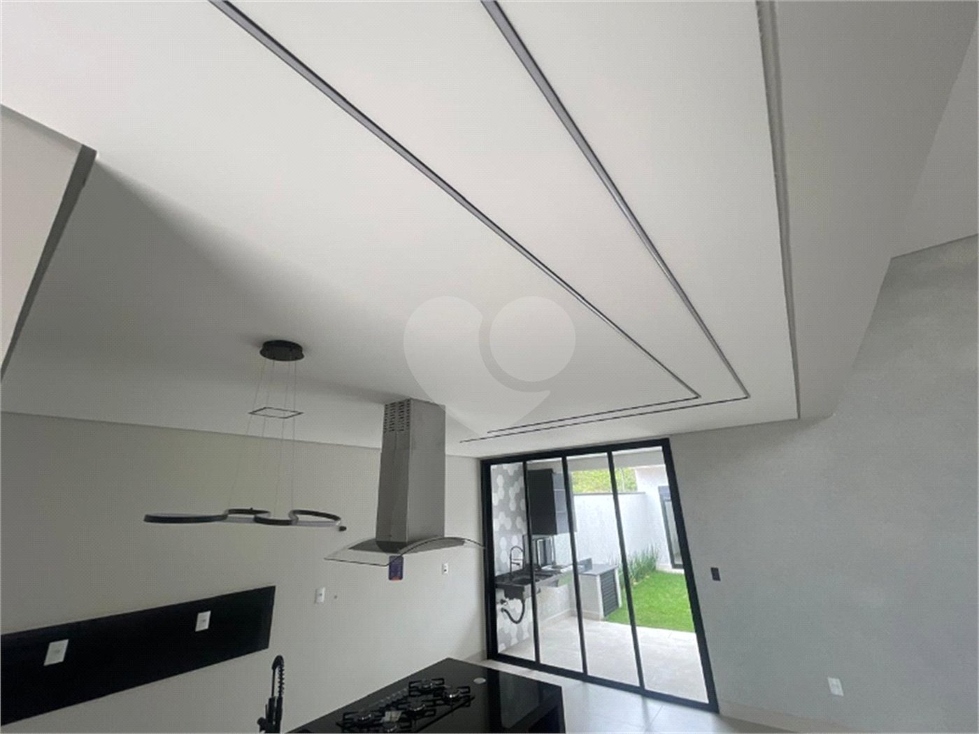 Casa à venda com 3 suítes no condomínio Jardim Residencial Helena Maria, Sorocaba - SP