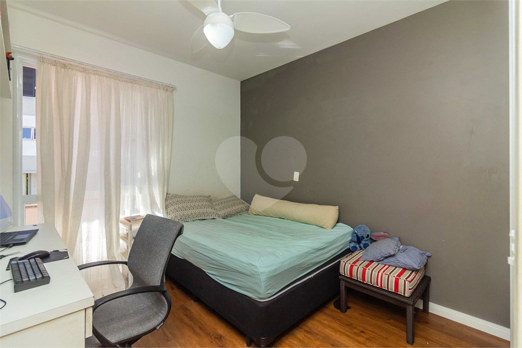 Casa à venda com 4 quartos, sendo 2 suítes, no condomínio Domus, São Paulo - SP