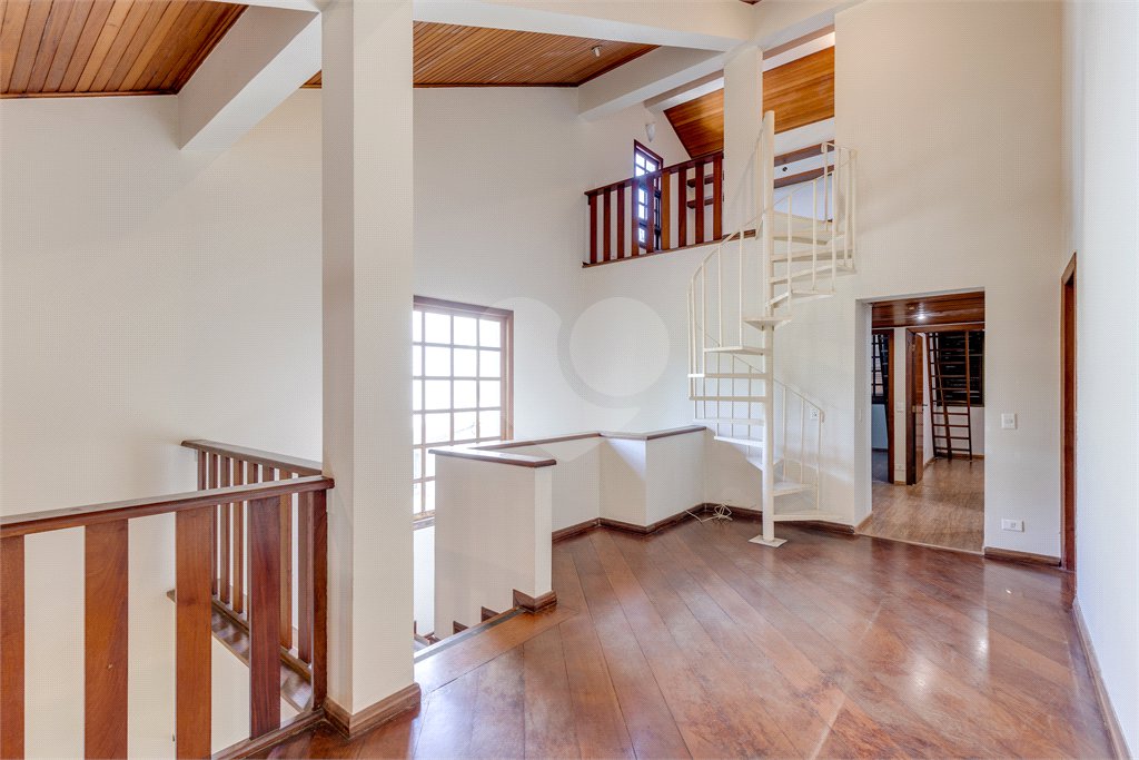 Casa à venda com 5 quartos, sendo 3 suítes, no condomínio Granja do Morumbi, São Paulo - SP