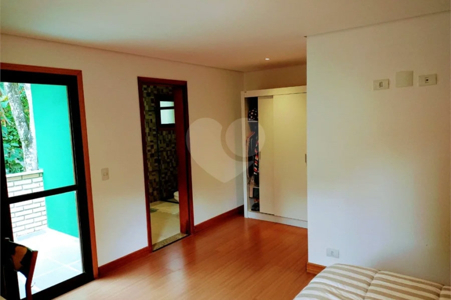 Casa à venda ou para alugar com 5 quartos, sendo 4 suítes, no condomínio Associação Reserva das Hortênsias, Mairiporã - SP