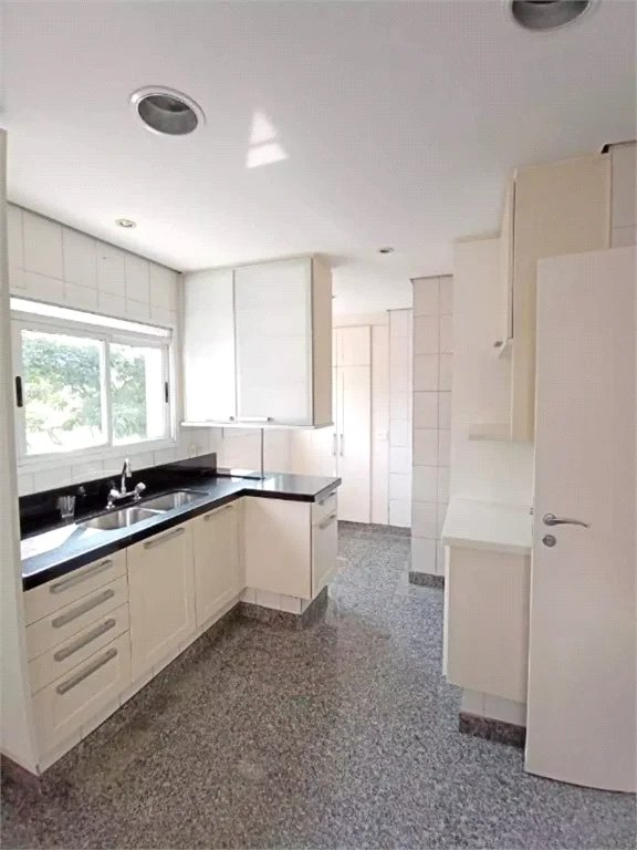 Casa à venda com 3 suítes no condomínio Solares Vila Europa, São Paulo - SP